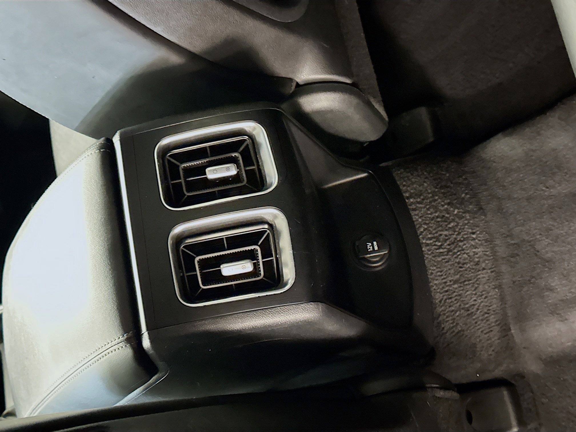 Used 2024 Kia Sorento S image 27