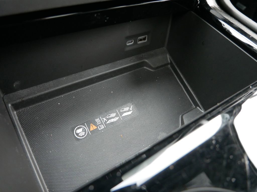 Used 2025 GMC Yukon XL AT4 image 21