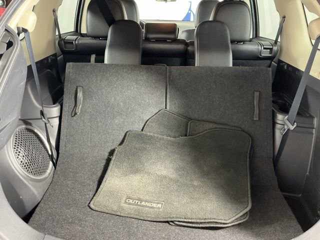 Used 2015 Mitsubishi Outlander SE AWD/4WD image 23