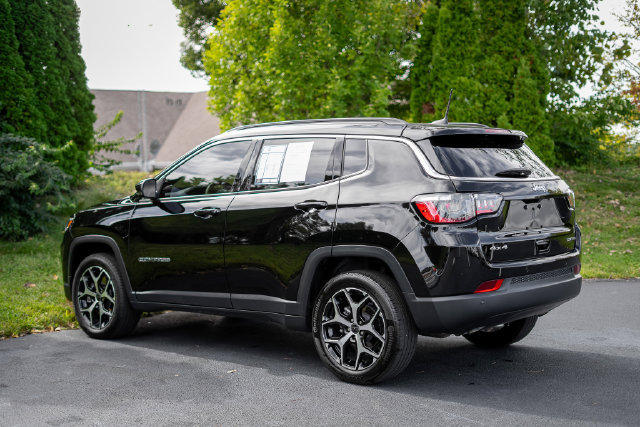Used 2025 Jeep Compass Limited AWD/4WD image 7