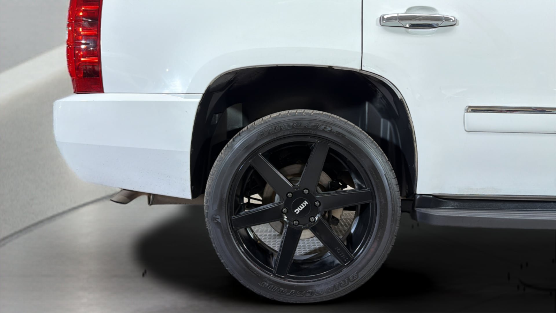 Used 2010 Chevrolet Tahoe LTZ AWD/4WD image 35