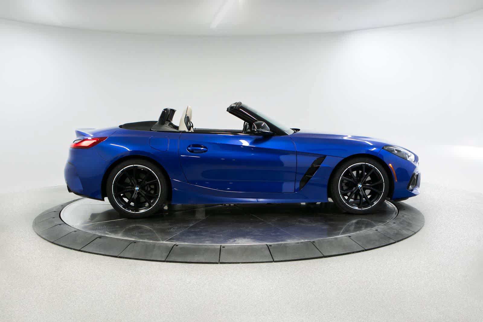 Used 2023 BMW Z4 sDrive30i w/ Shadowloine Package RWD image 8