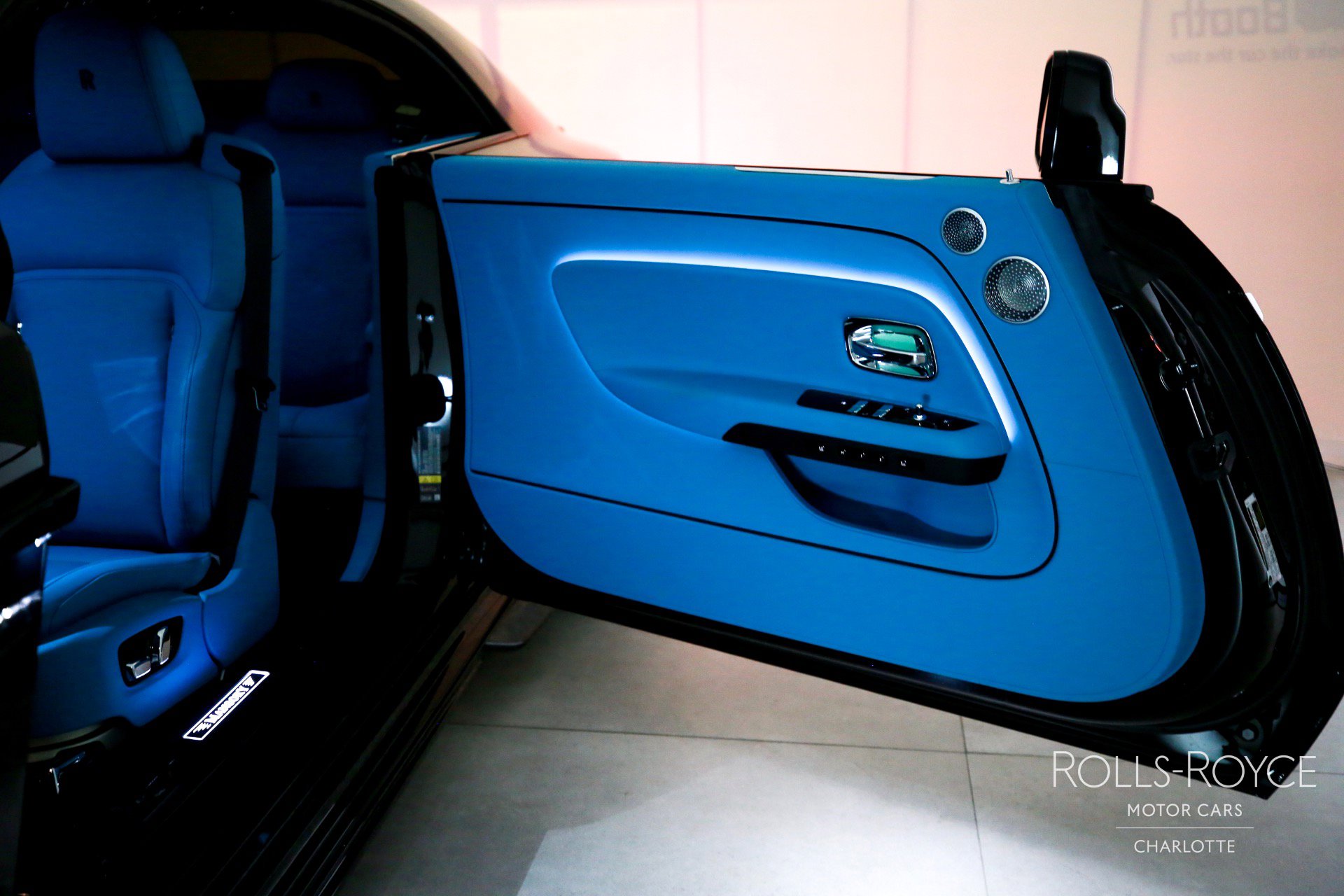 Used 2025 Rolls-Royce Spectre Black Badge w/ Spectre Enhancement Package image 30