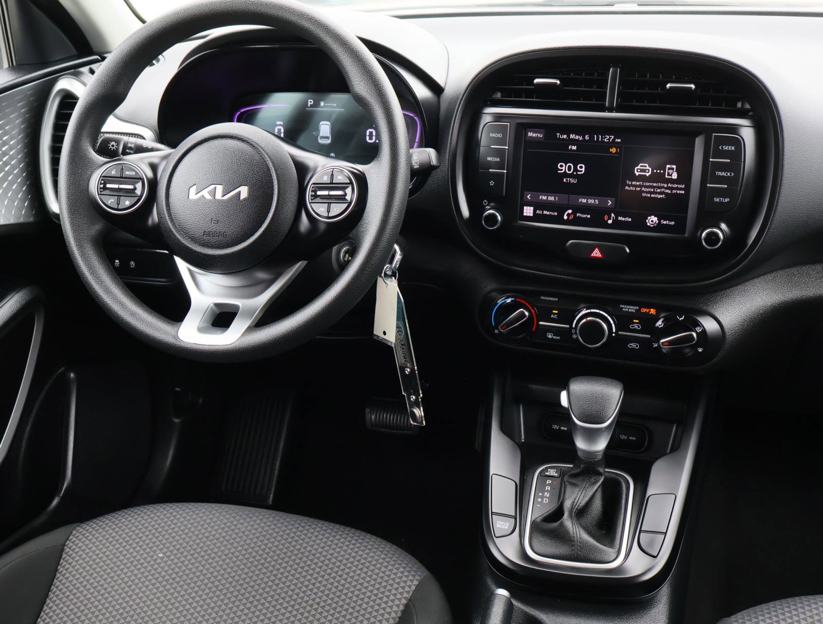 Used 2023 Kia Soul LX w/ LX Technology Package image 10