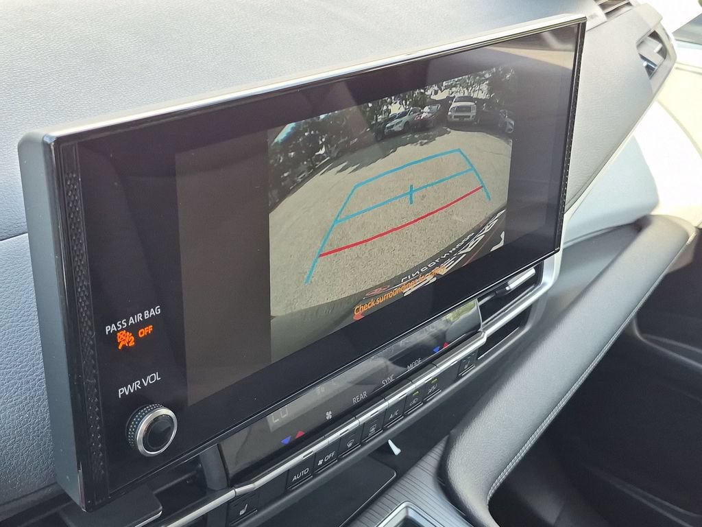 Used 2026 Toyota Sienna XLE FWD image 5