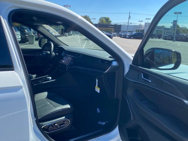 New 2025 Jeep Grand Cherokee Overland w/ Adv Protech Group III image 29