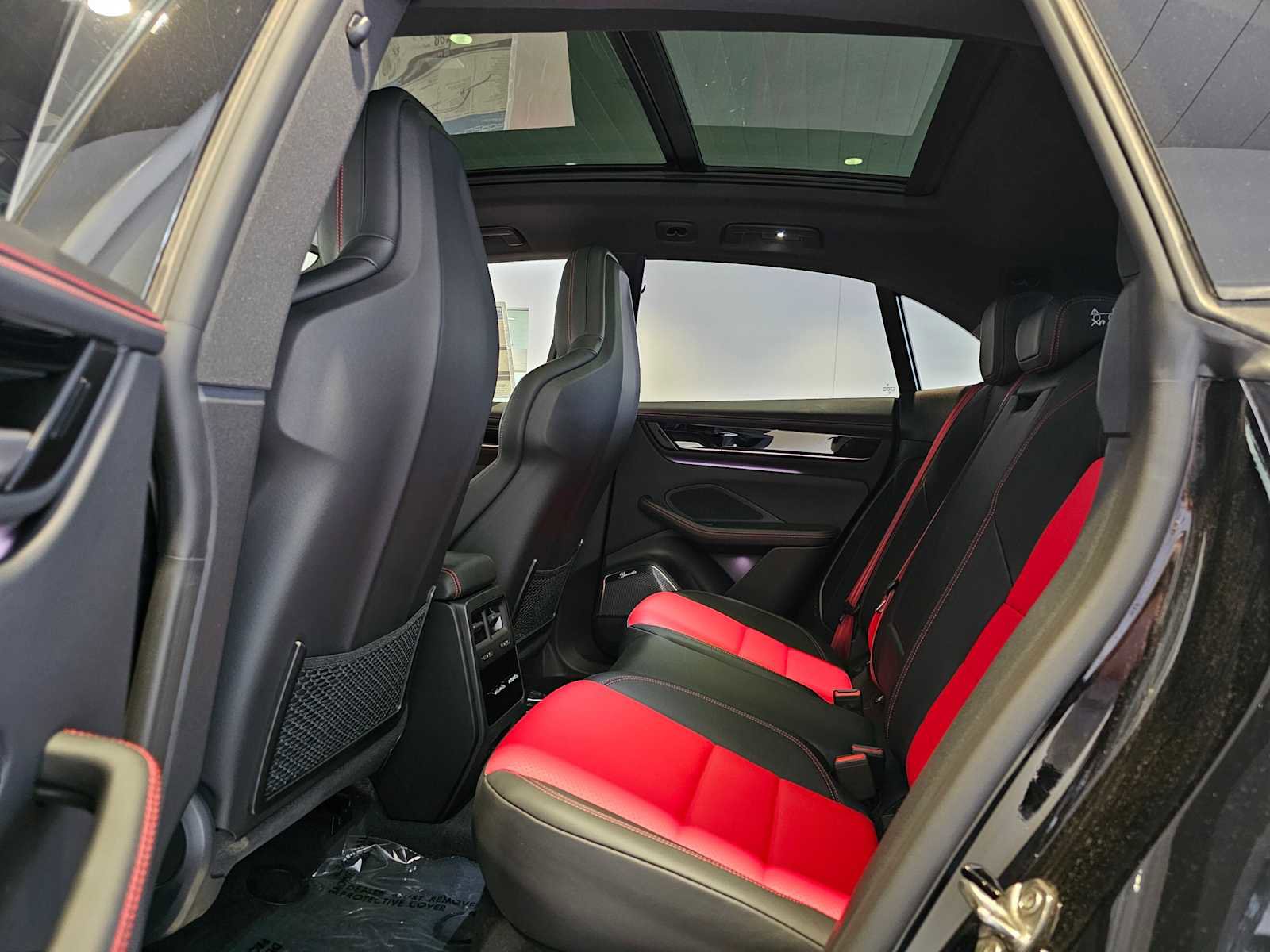 New 2024 Porsche Macan 4 Electric image 18