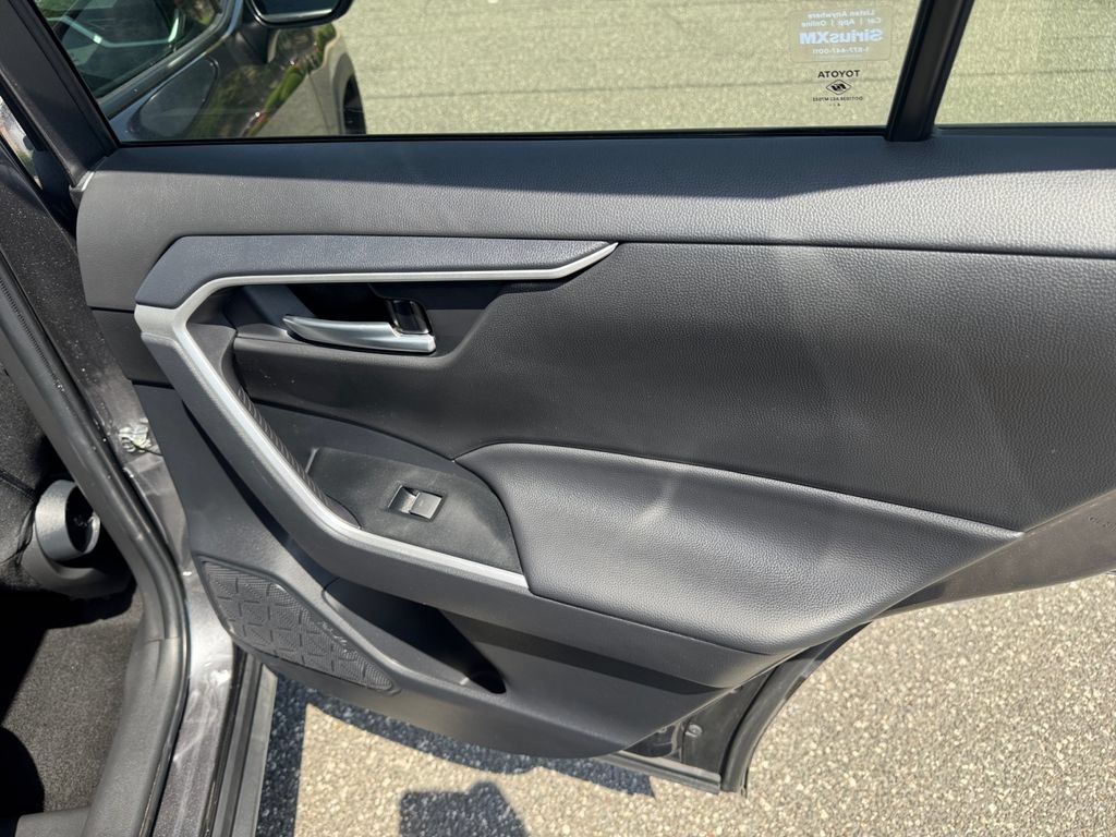 Used 2025 Toyota RAV4 XLE AWD/4WD image 19