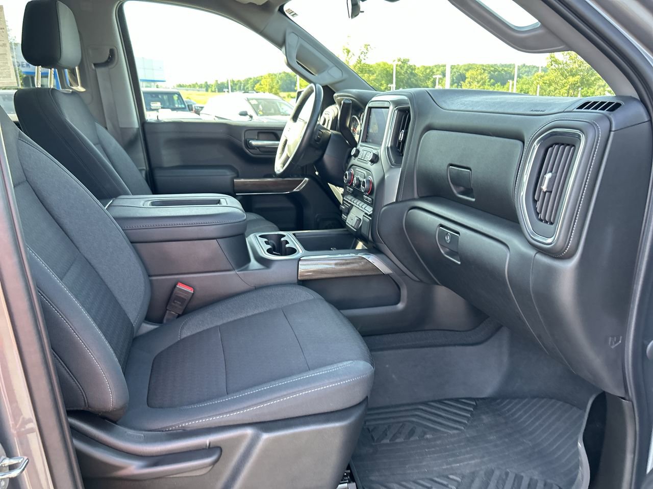 Used 2021 Chevrolet Silverado 1500 LT Trail Boss w/ Bed Protection Package AWD/4WD image 15