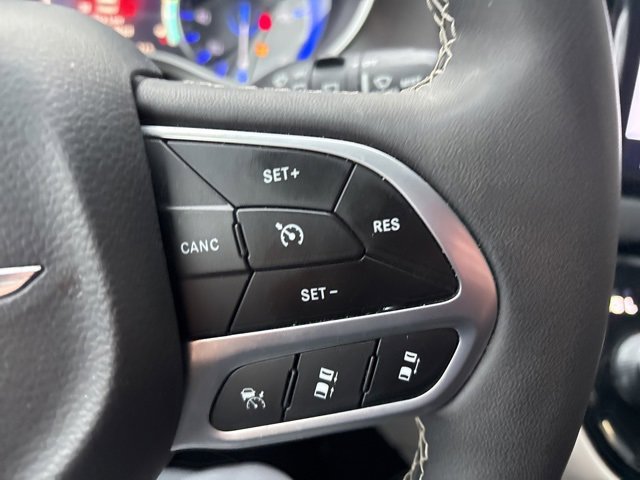 Used 2024 Chrysler Pacifica Touring-L image 15