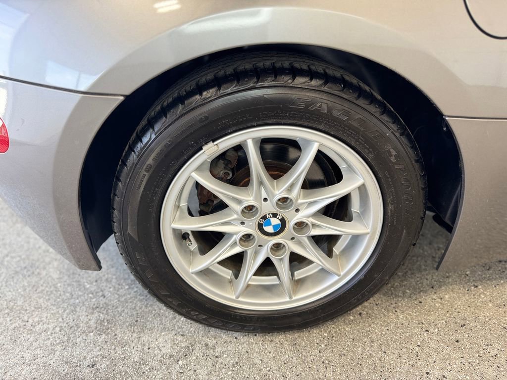 Used 2005 BMW Z4 2.5i RWD image 25