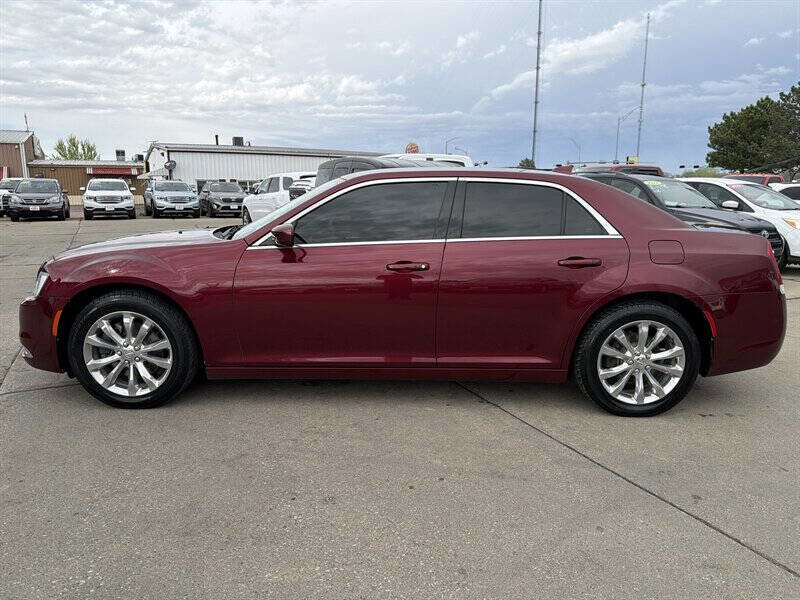 Used 2018 Chrysler 300 Touring L AWD/4WD image 3