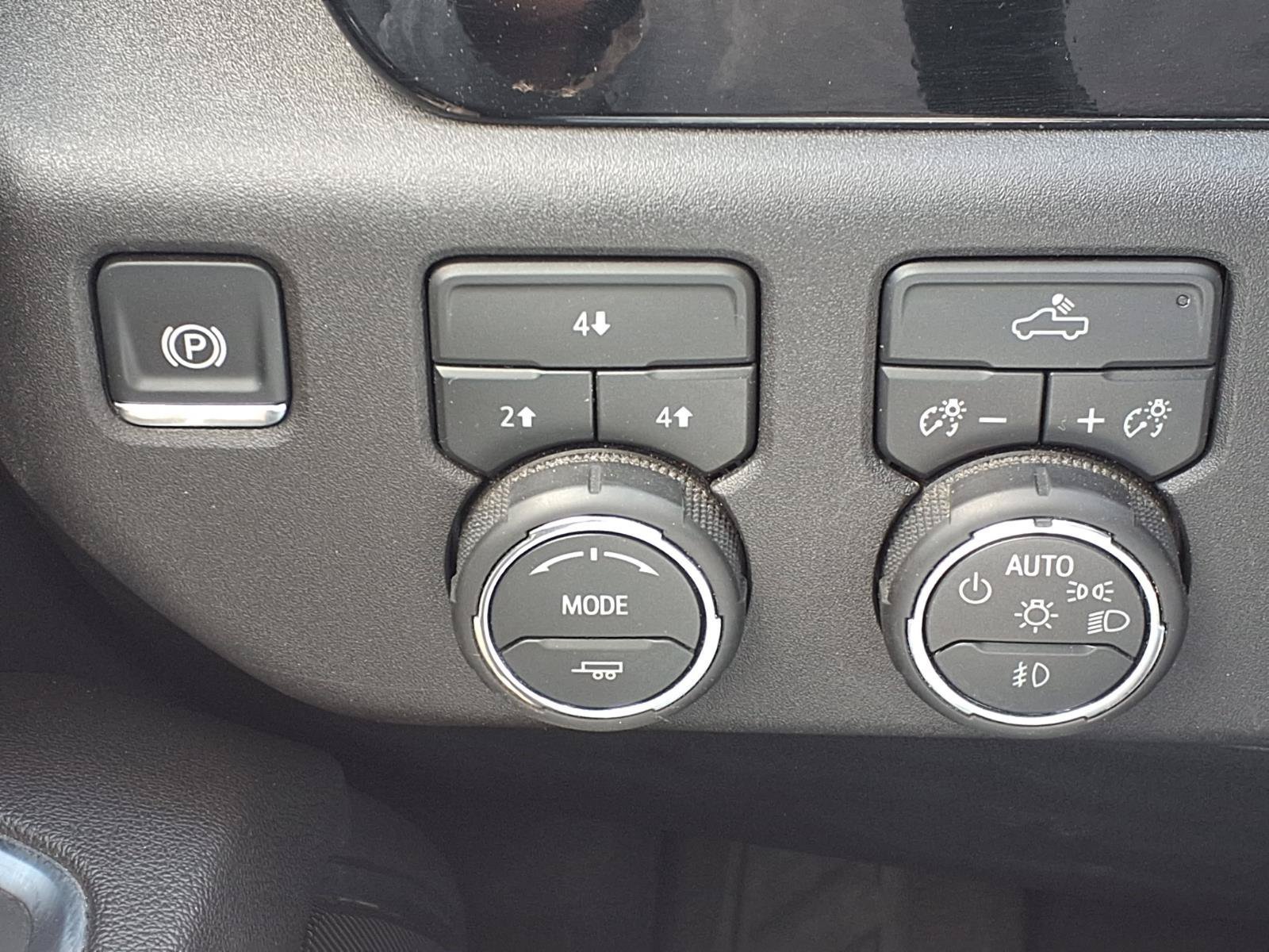 Used 2025 Chevrolet Silverado 2500 LT w/ Convenience Package AWD/4WD image 16