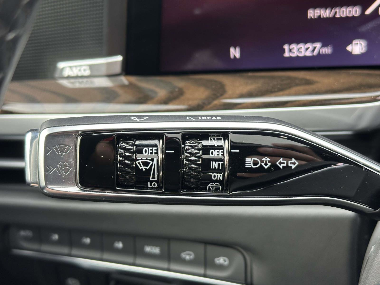 Used 2025 Cadillac Escalade Sport Platinum w/ LPO, ONYX Package image 31