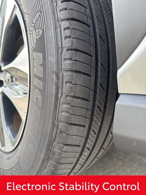 Used 2025 Toyota Highlander XLE image 14