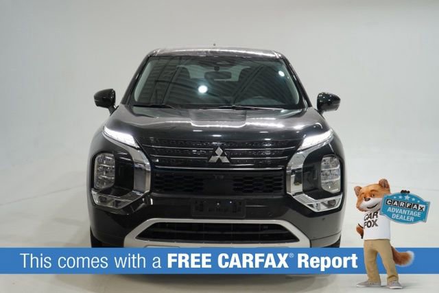 Used 2024 Mitsubishi Outlander SE image 2