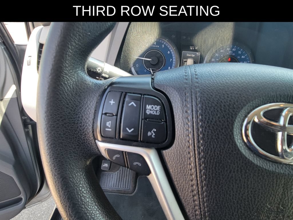 Used 2019 Toyota Sienna L w/ Carpet Mat Package FWD image 16