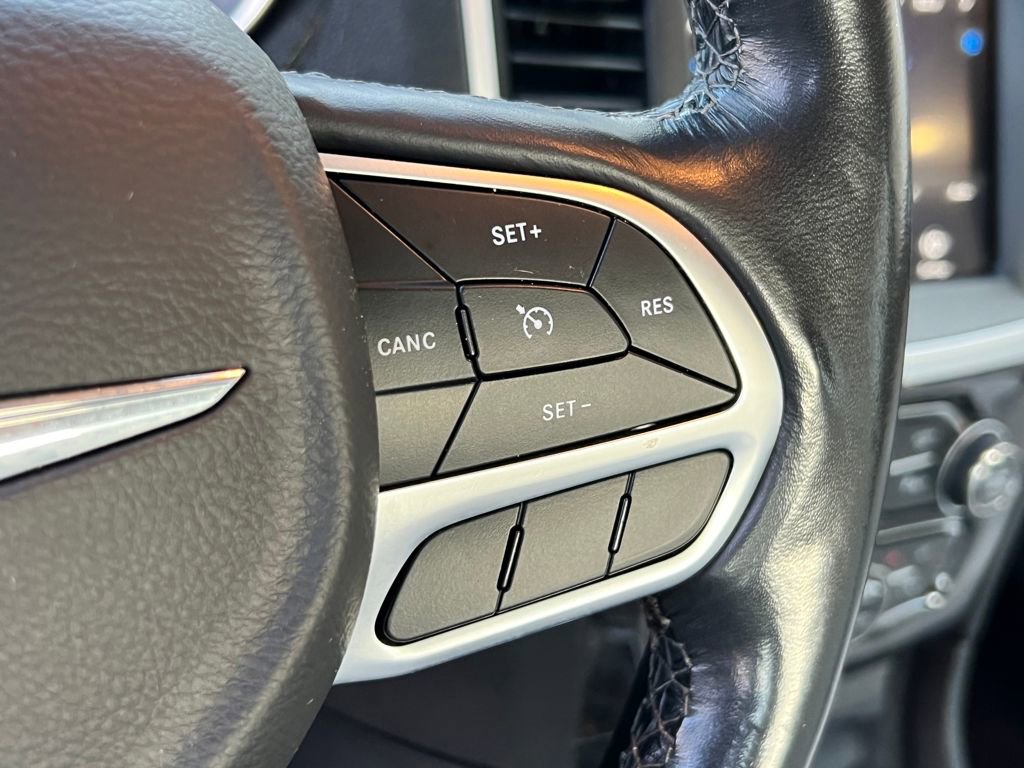 Used 2022 Chrysler 300 Touring L w/ Comfort Group image 17