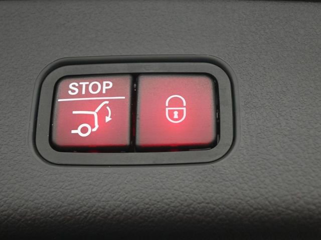 Used 2024 Mercedes-Benz GLC 300 4MATIC image 16