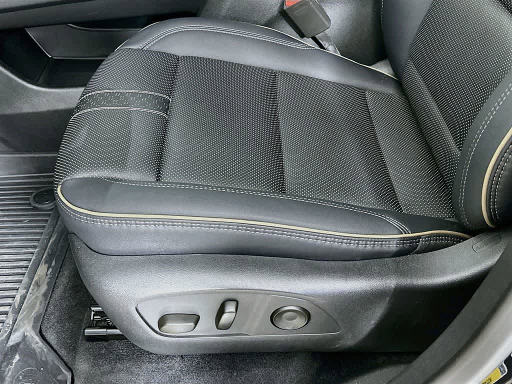 Used 2026 Chevrolet Traverse High Country w/ LPO, Floor Liner Package FWD image 31