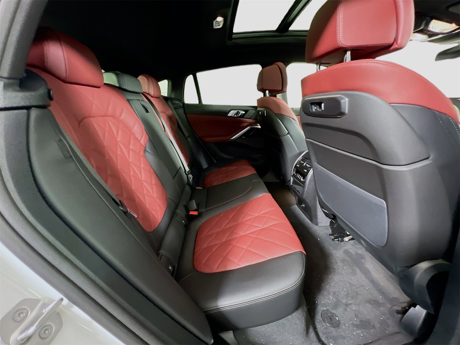 New 2026 BMW X6 xDrive40i w/ Climate Comfort Package image 30
