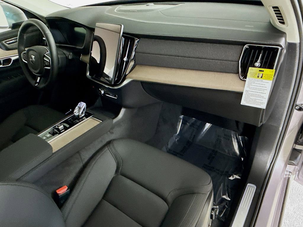New 2026 Volvo XC90 B6 Plus w/ Protection Package image 30
