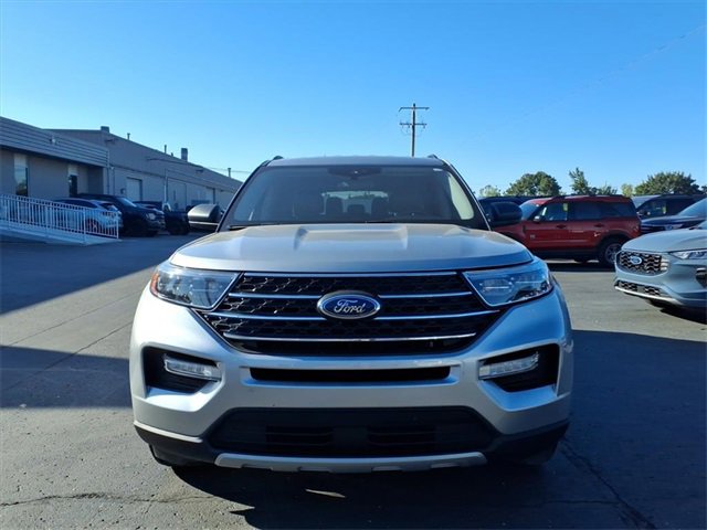 Used 2022 Ford Explorer XLT w/ Equipment Group 202A image 2