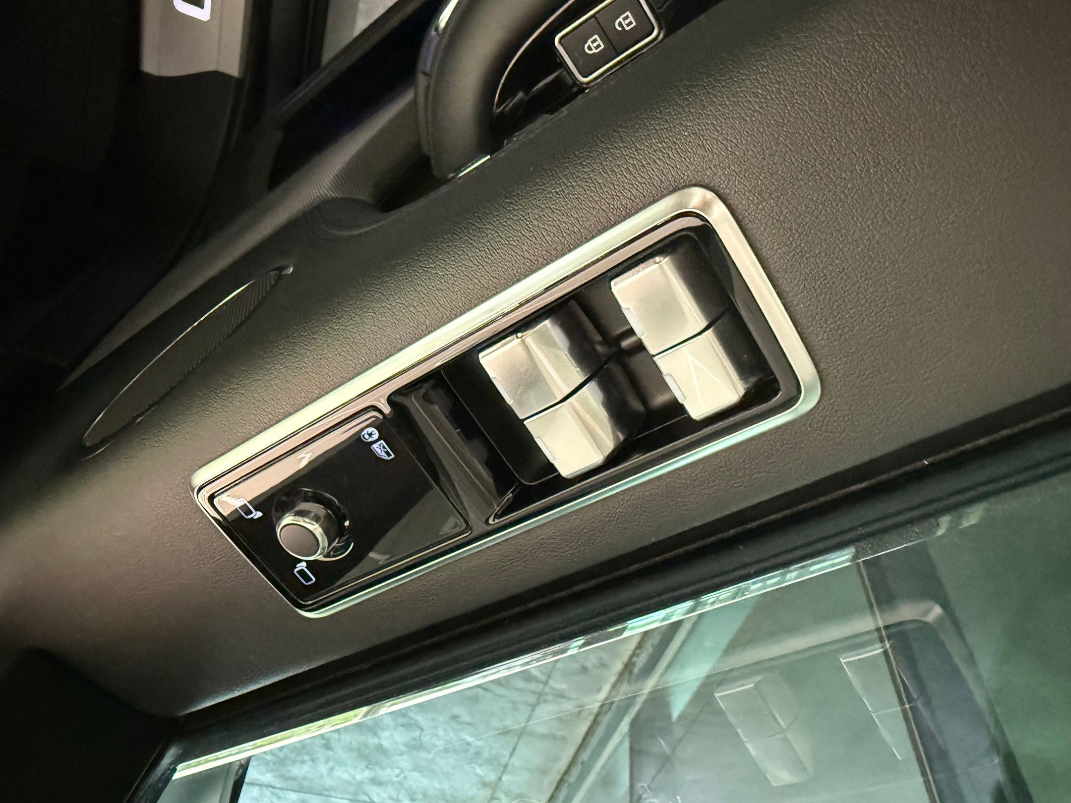 Used 2021 Land Rover Range Rover P525 Westminster Edition LWB image 12