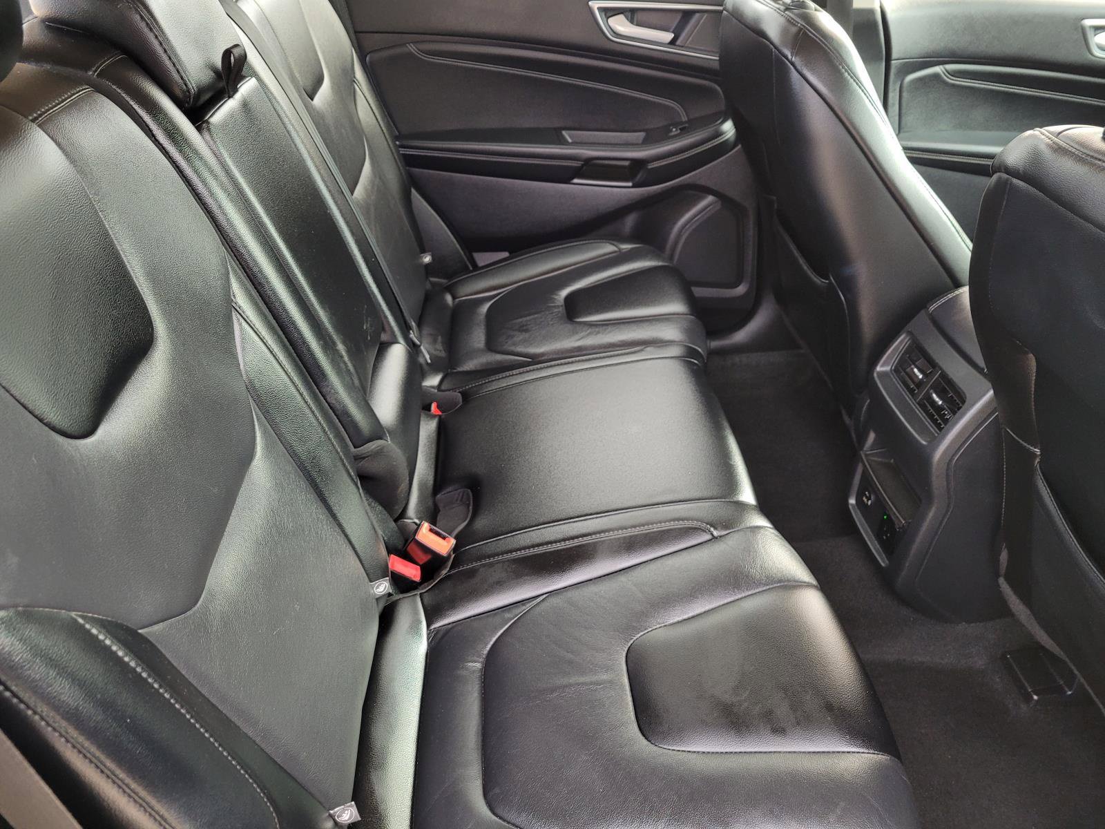Used 2022 Ford Edge Titanium AWD/4WD image 12