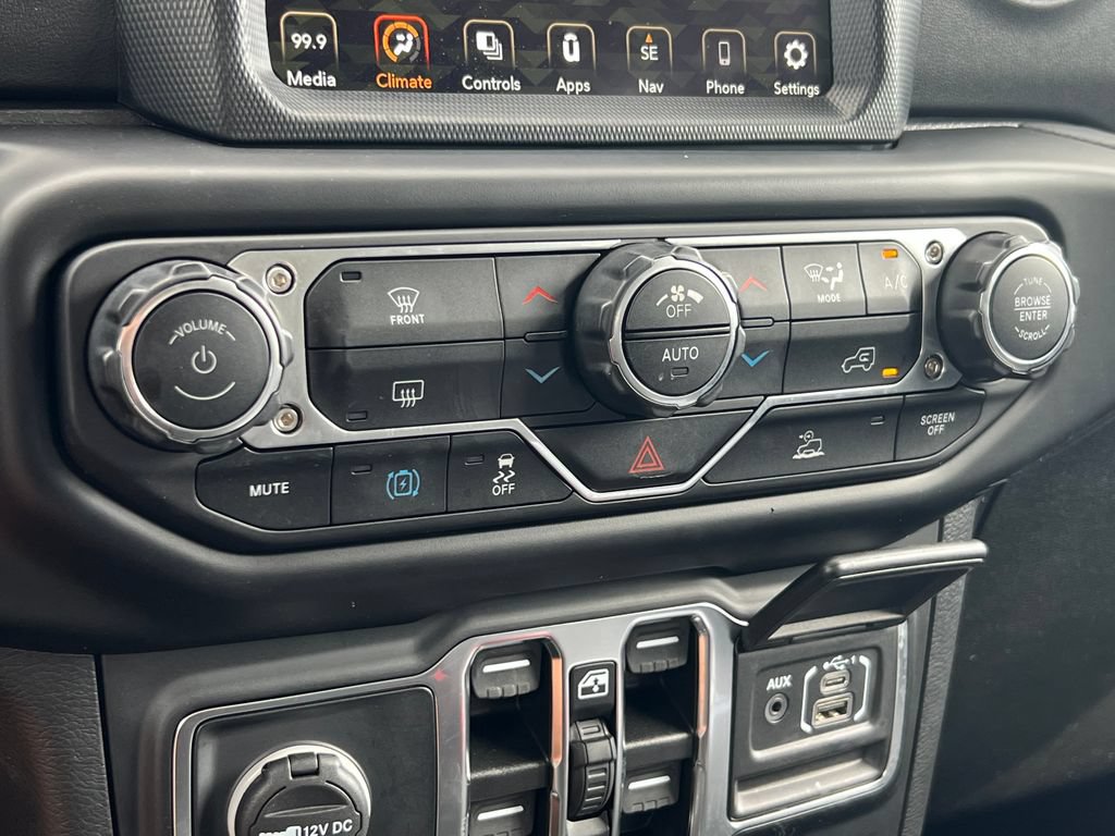 Used 2022 Jeep Wrangler Unlimited Sahara AWD/4WD image 32