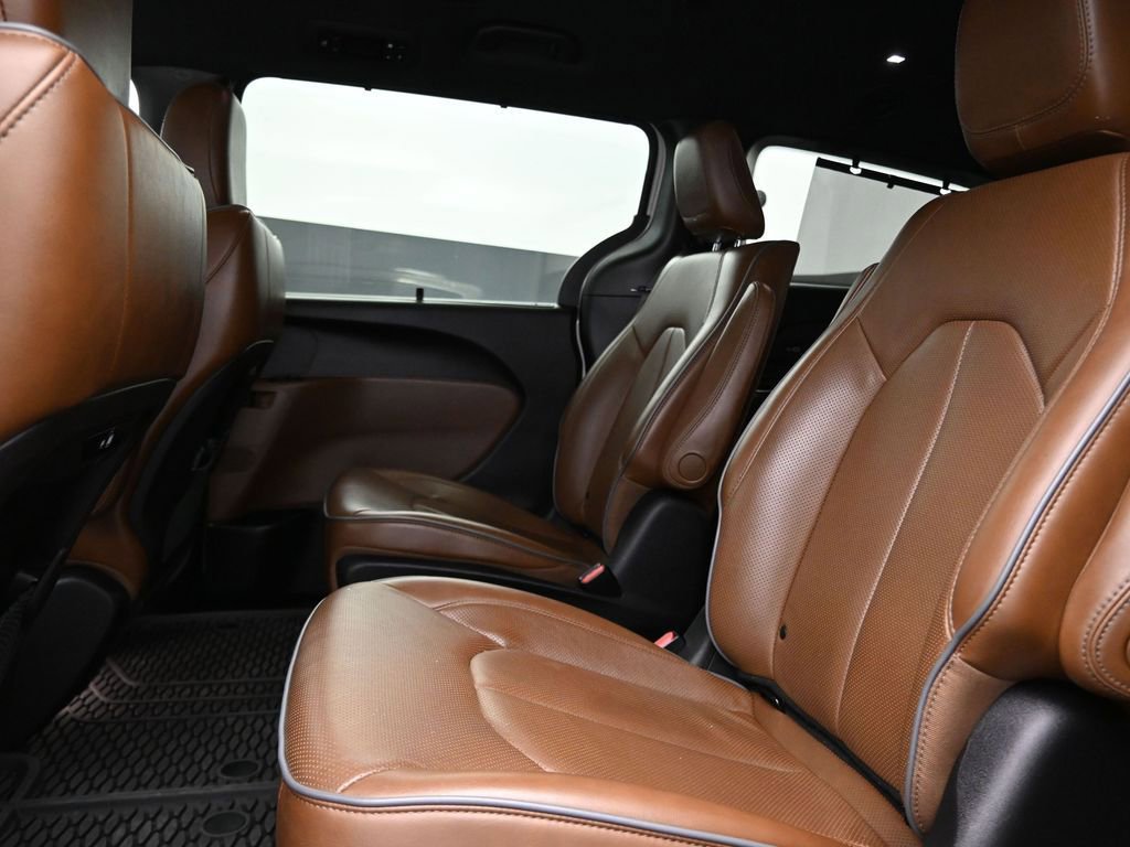 Used 2021 Chrysler Pacifica Limited w/ Premium & Safety Sphere Group image 18