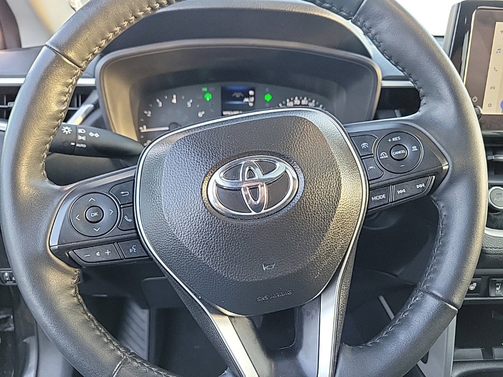 Used 2025 Toyota Corolla Cross LE AWD/4WD image 11