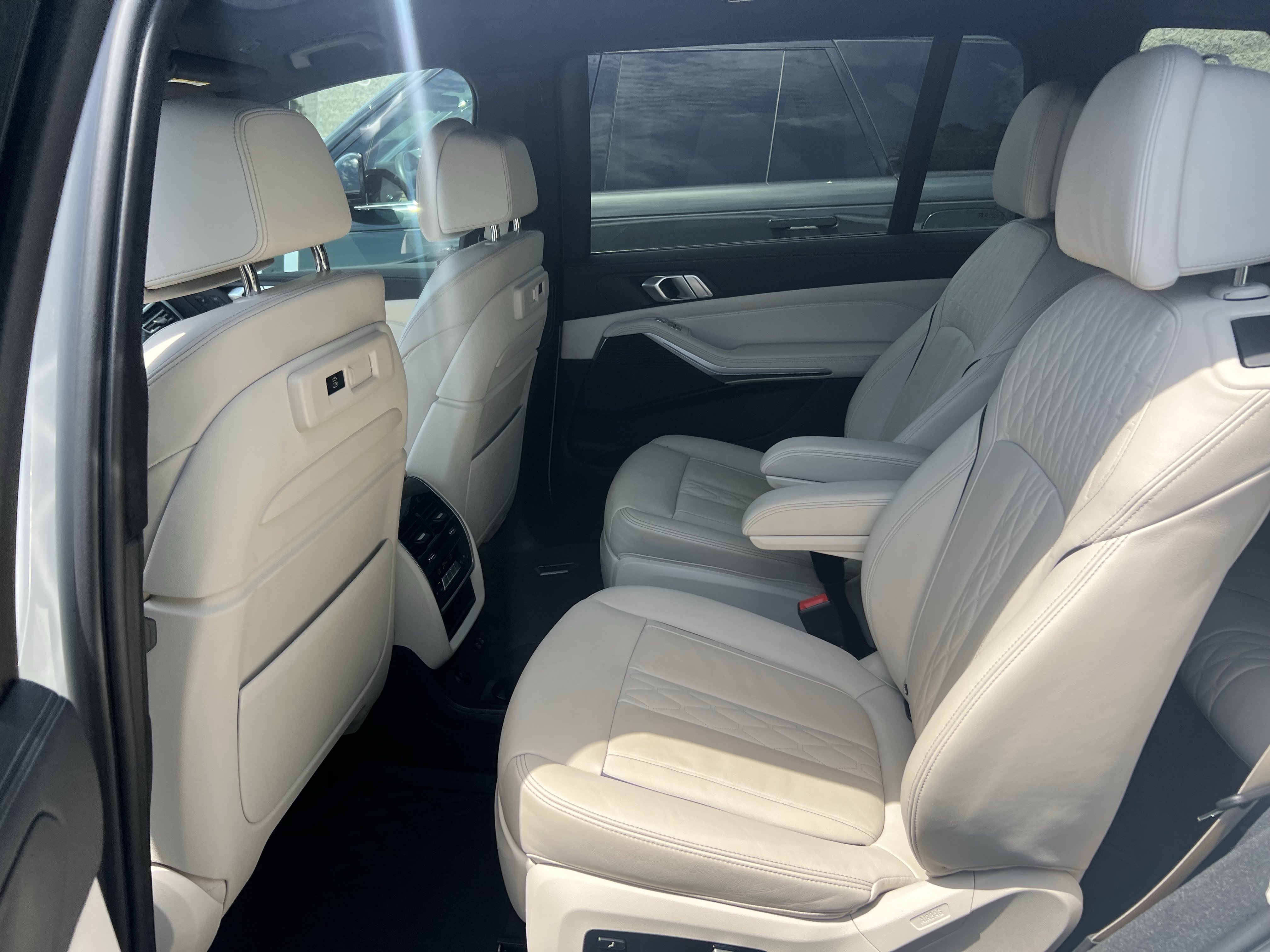 Used 2022 BMW X7 xDrive40i w/ M Sport Package AWD/4WD image 32