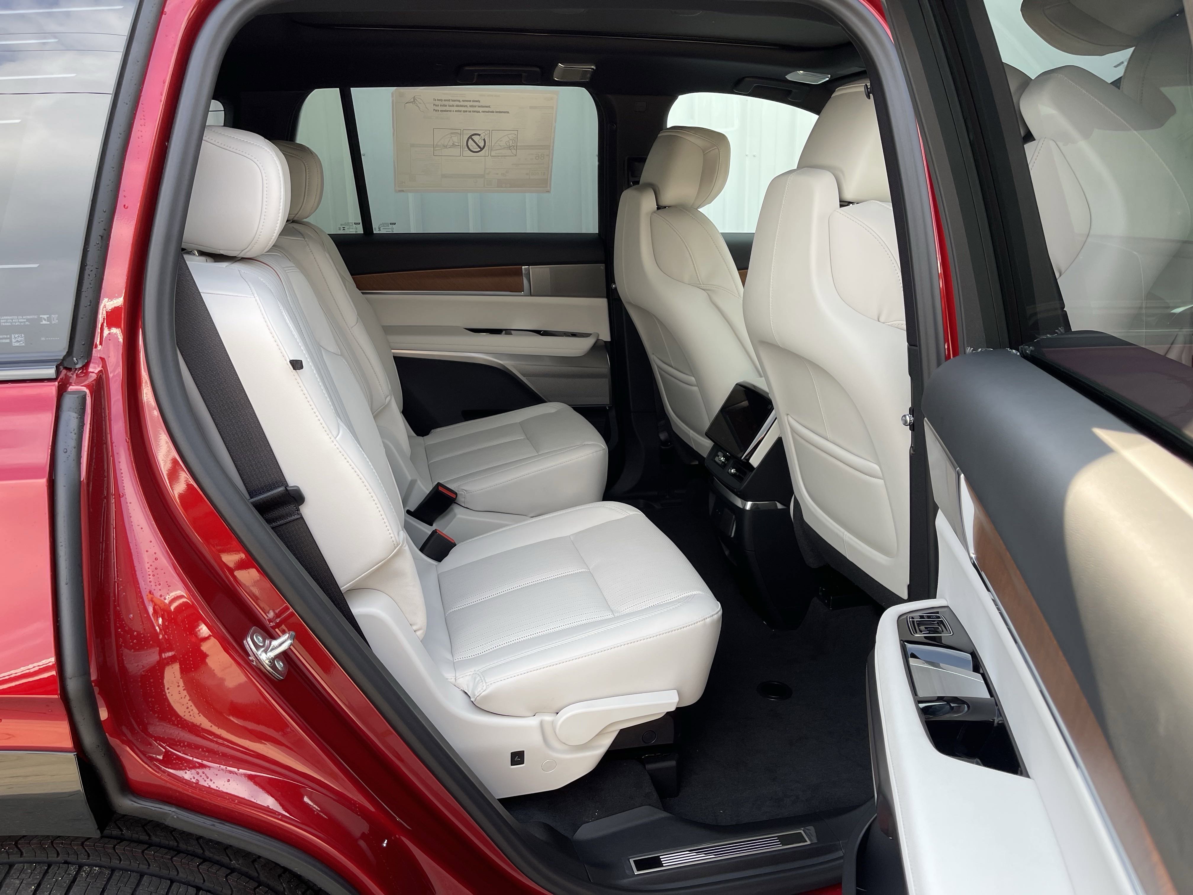 New 2026 Cadillac Vistiq Sport image 14