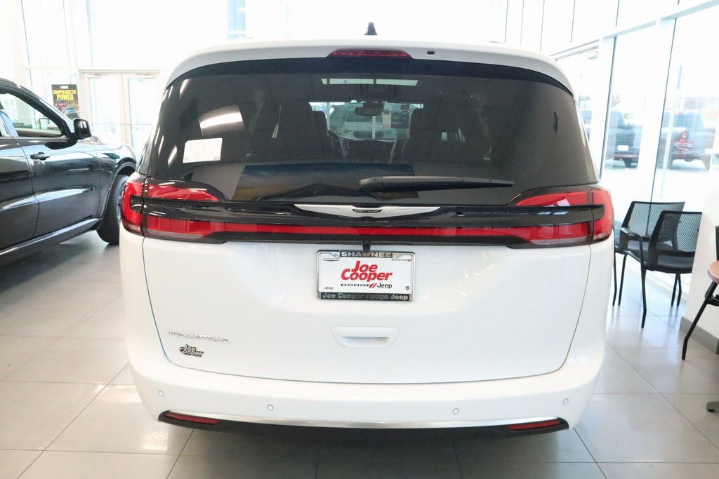 New 2026 Chrysler Pacifica Pinnacle FWD image 25