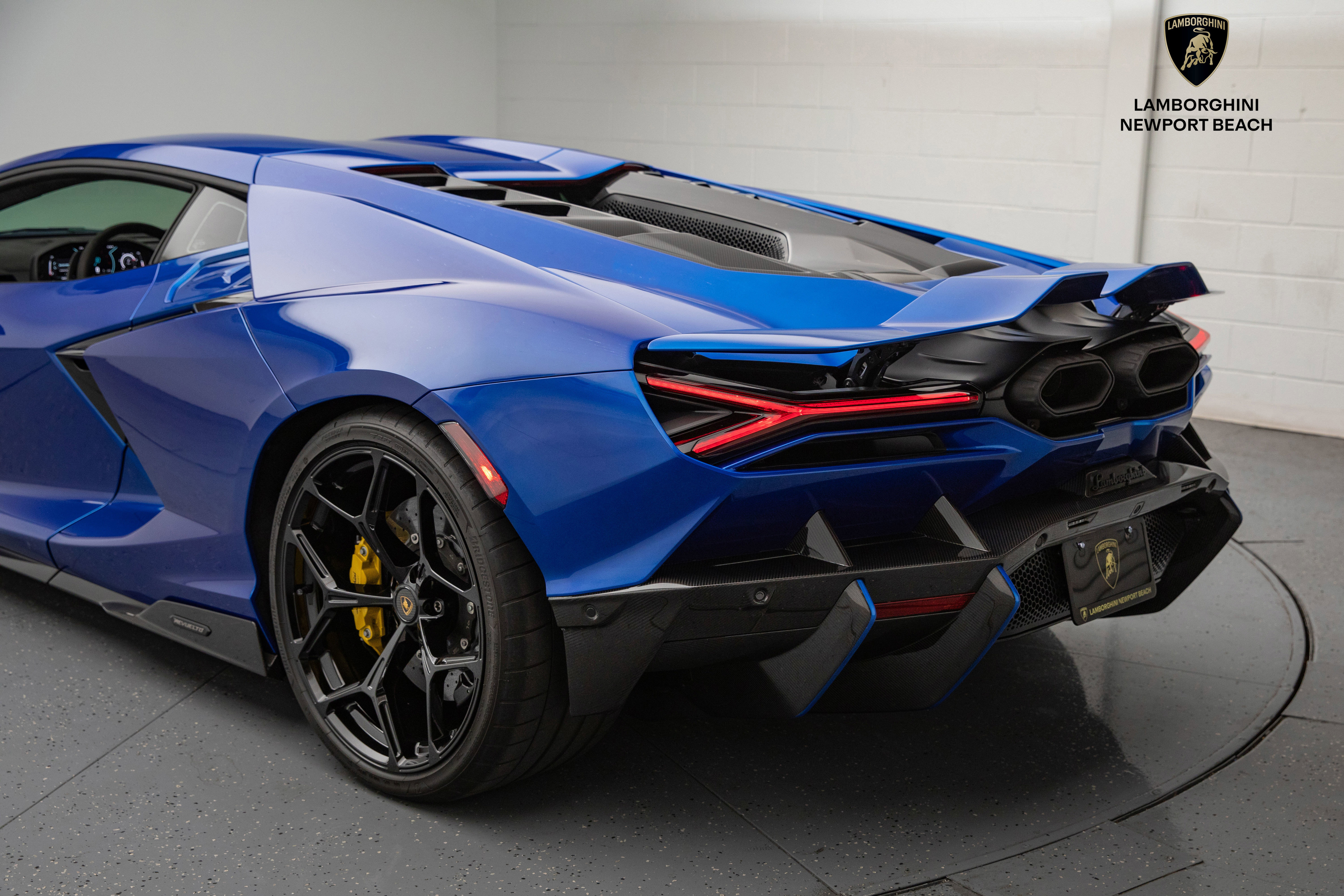 Used 2024 Lamborghini Revuelto image 22