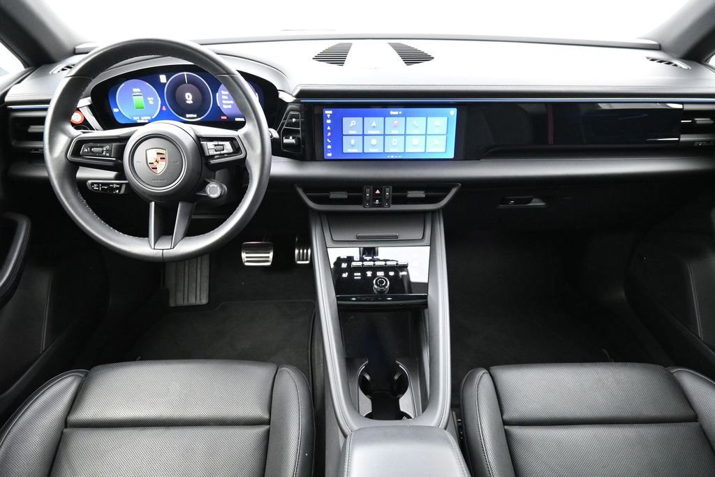 Certified 2025 Porsche Macan 4S Electric AWD/4WD image 6