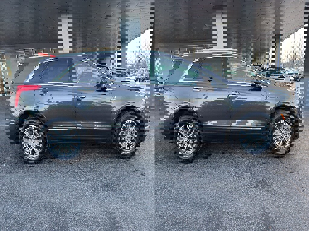 Used 2017 Cadillac XT5 Luxury w/ Driver Awareness Package image 3