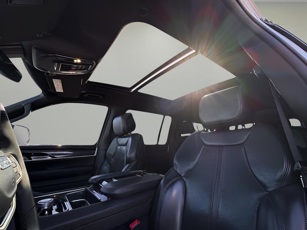 Used 2023 Jeep Wagoneer 4WD w/ Premium Group I image 28