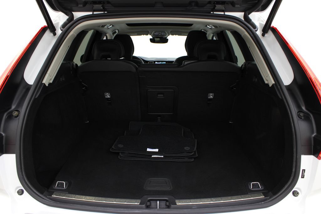 Used 2024 Volvo XC60 B5 Plus w/ Protection Package Premier AWD/4WD image 32