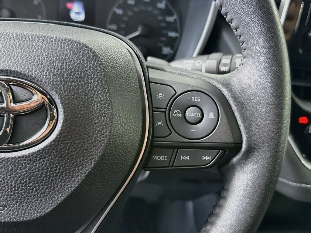 Used 2025 Toyota Corolla SE FWD image 12