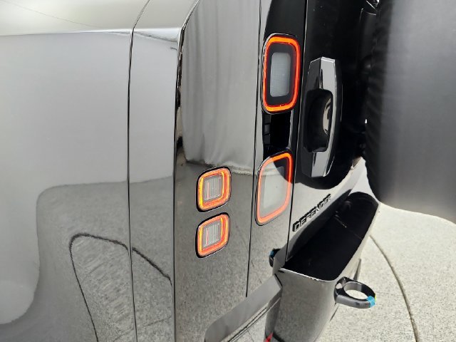 New 2026 Land Rover Defender 110 X-Dynamic SE AWD/4WD image 35