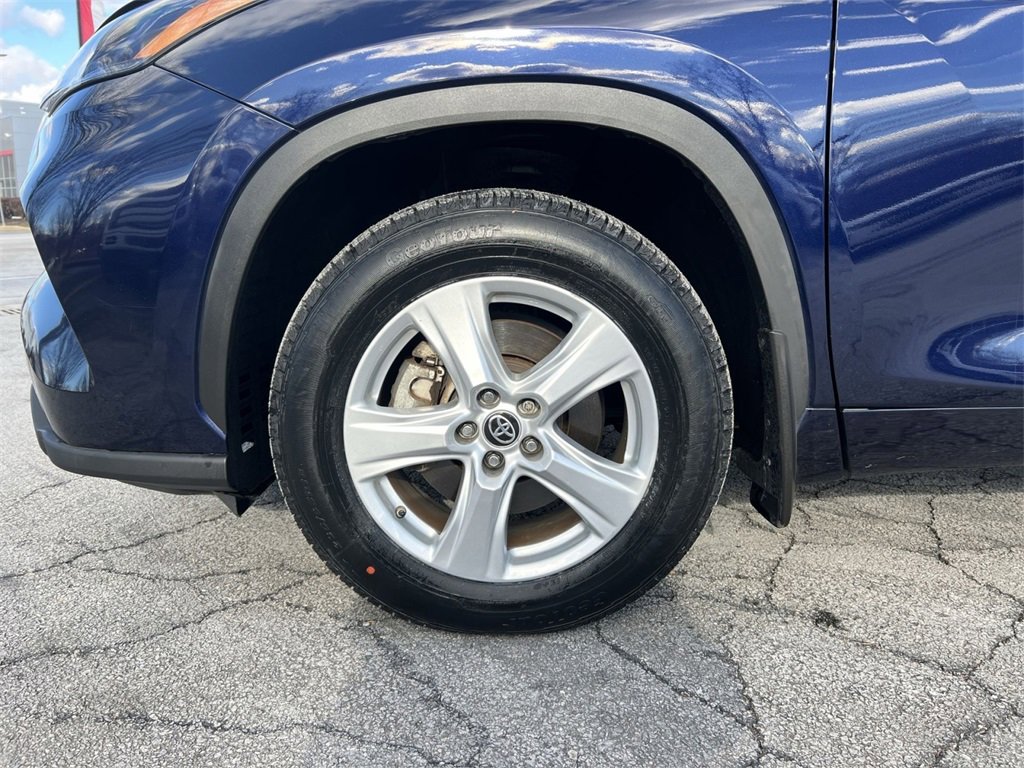 Used 2023 Toyota Highlander L image 12