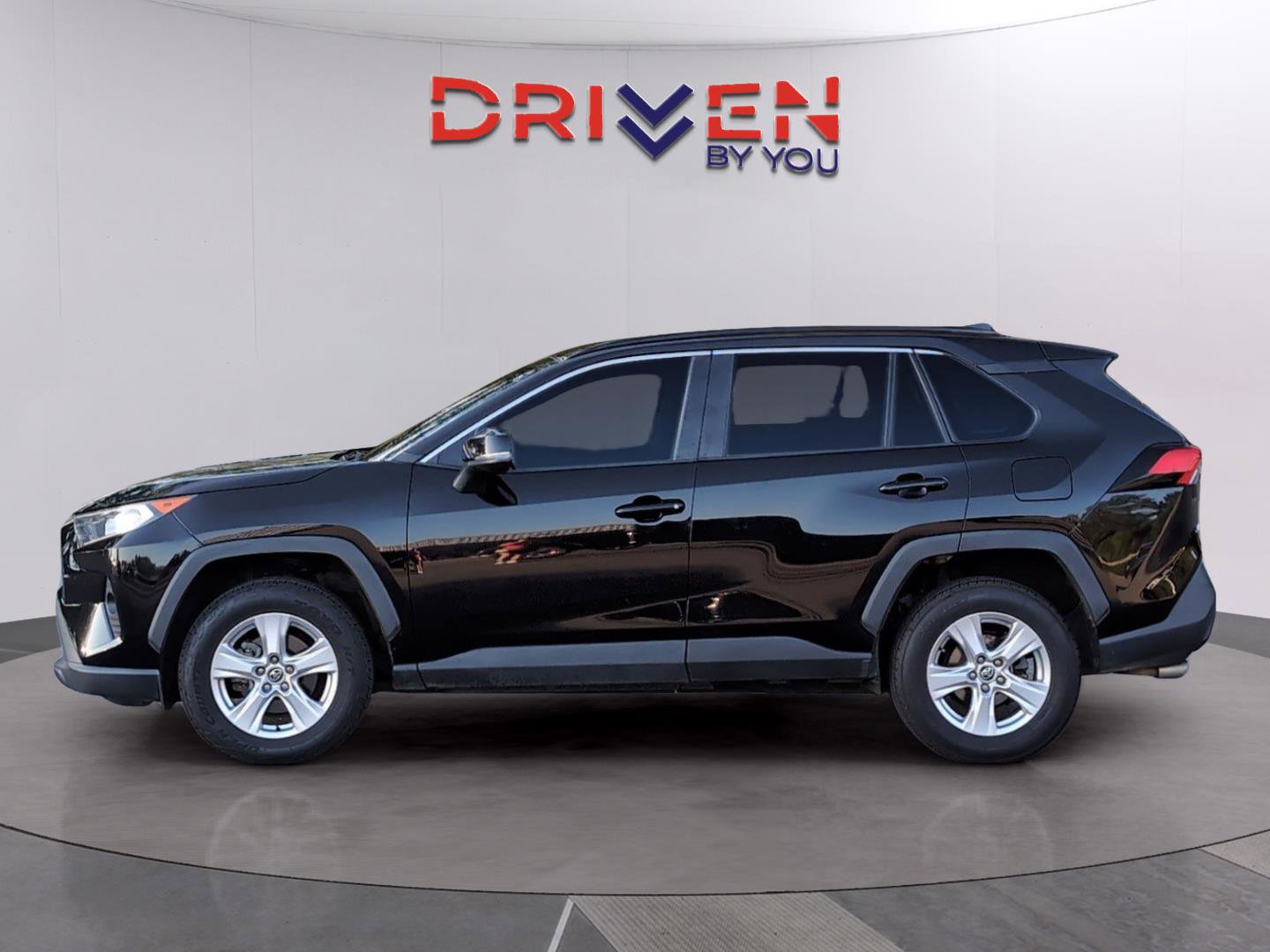Used 2021 Toyota RAV4 XLE image 2