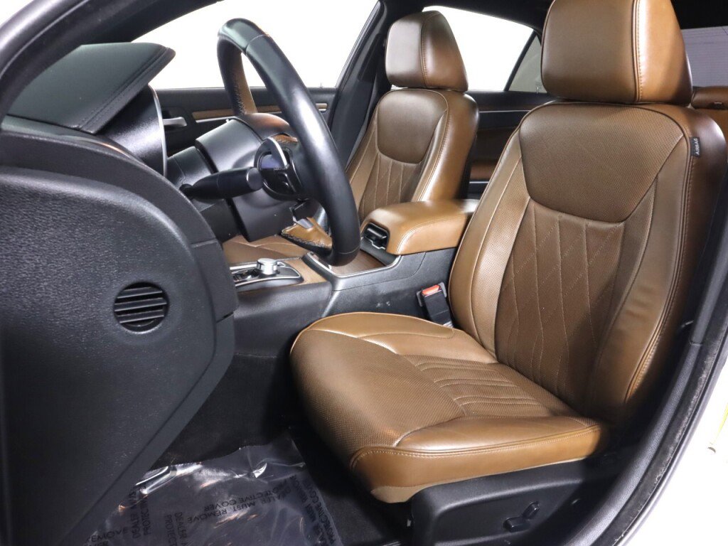 Used 2018 Chrysler 300 C w/ Safetytec Plus Group image 32