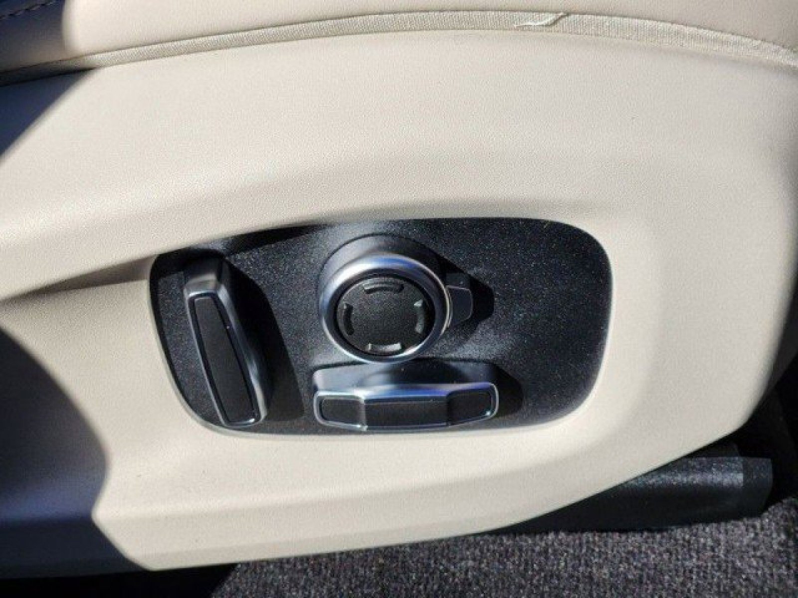 New 2024 Jaguar F-PACE R-Dynamic S image 22