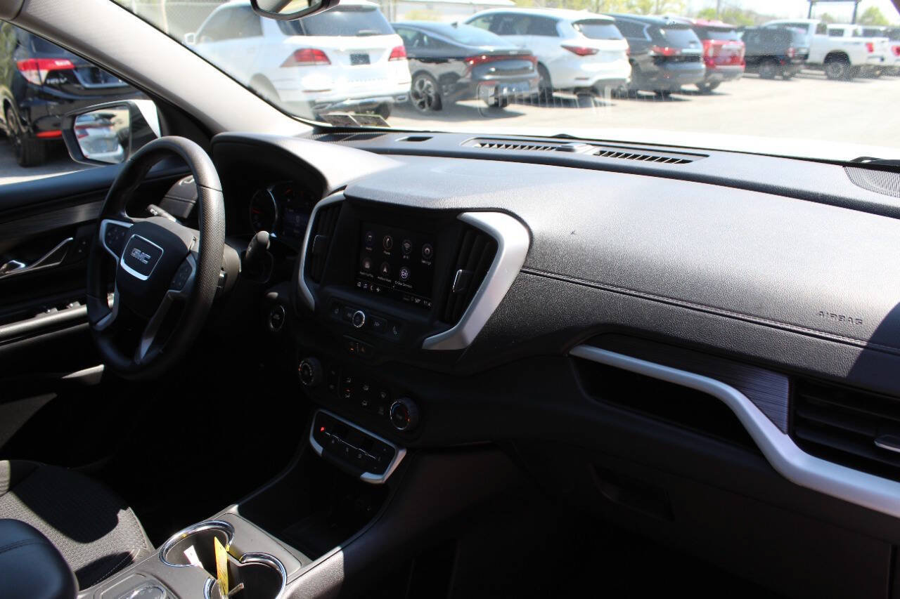 Used 2024 GMC Terrain SLE AWD/4WD image 16
