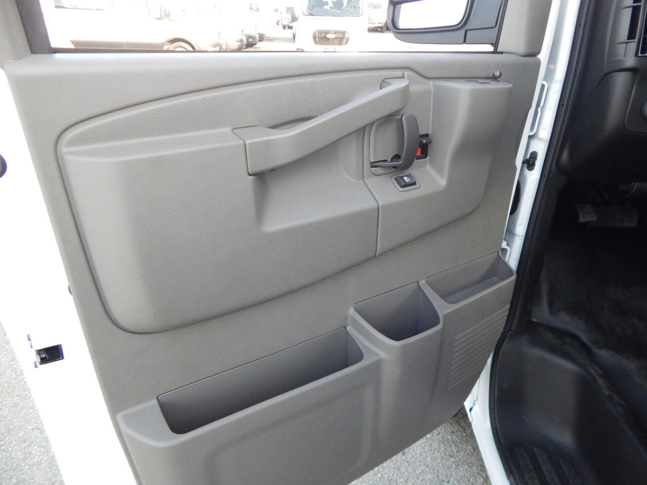 Used 2025 Chevrolet Express 2500 w/ Driver Convenience Package image 19