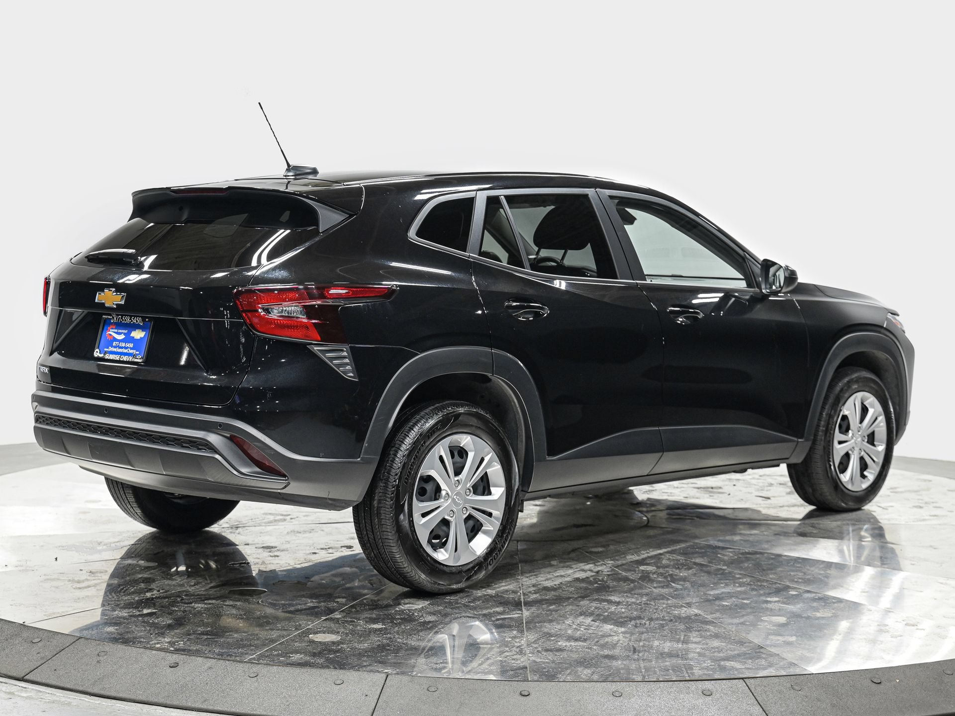 Used 2025 Chevrolet Trax LS FWD image 7