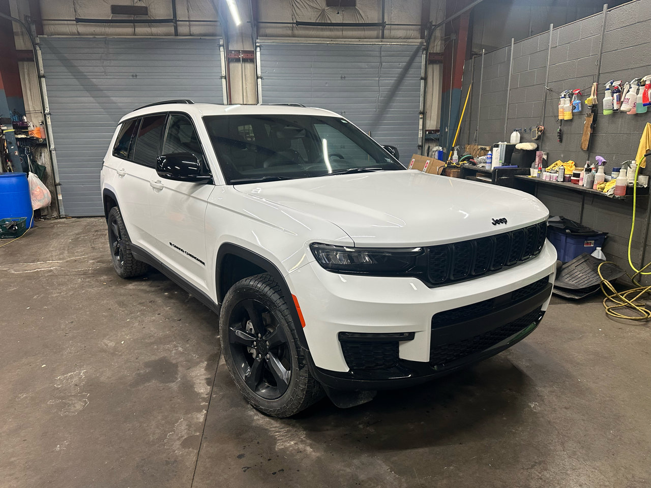 Used 2024 Jeep Grand Cherokee L Limited w/ Black Appearance Package image 3